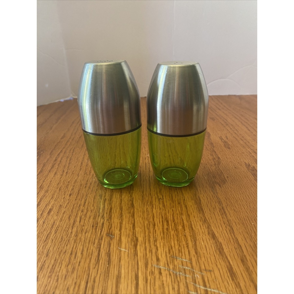 Green Plastic and Stainless Steel Salt & Pepper Set 4.5"